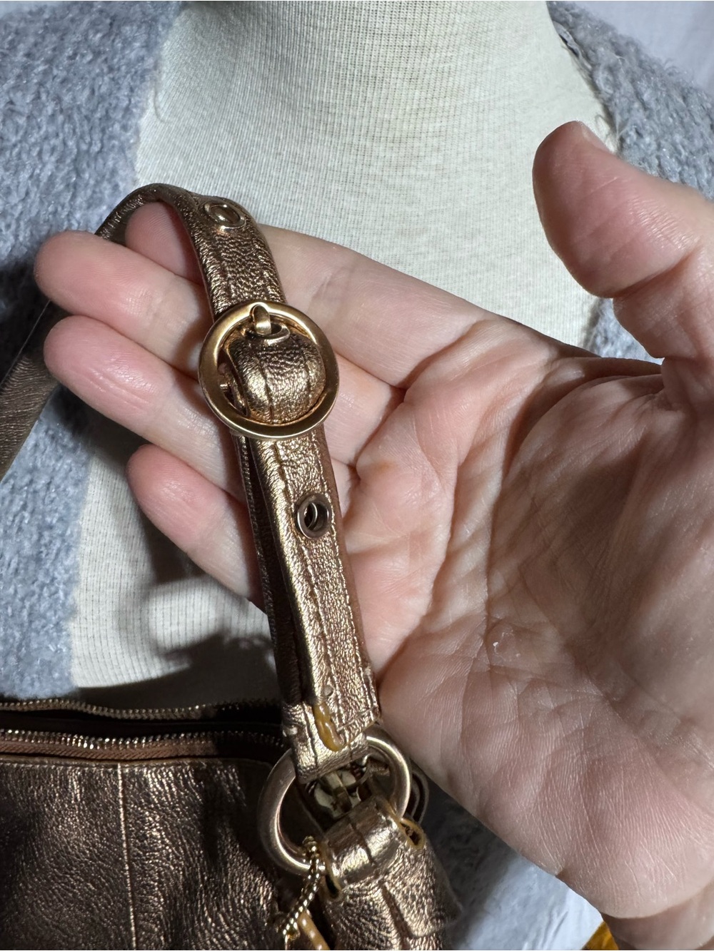Coach mini Hobo in rose gold - Picture 6 of 9